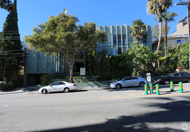 Building Photo - 929 Larrabee Apartments