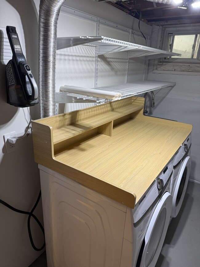 Building Photo - 2321 Riverview Terrace