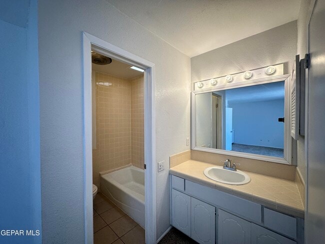 Building Photo - 336 Villa Canto St