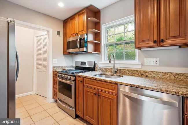 Building Photo - 6124 12th Rd N