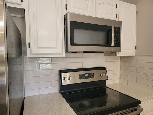 Building Photo - Rent 2 Get 2 Rooms for Free- This home is Priced as a 2bdrm in Intown Atlanta
