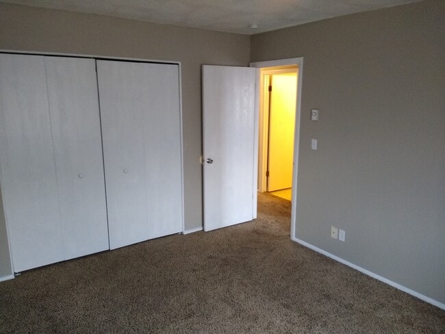 Building Photo - 171 College Way