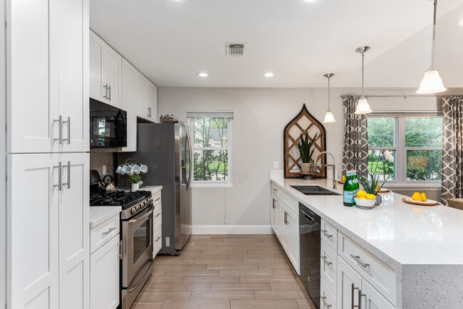 Building Photo - 1043 Grand Jct Dr