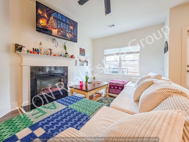 Building Photo - 5786 Calle Vis Dr