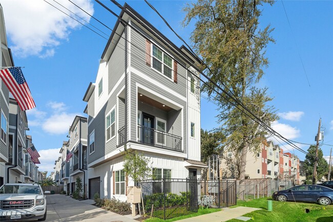 Building Photo - 1161 W 24th St