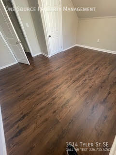 Building Photo - 3514 Tyler St SE