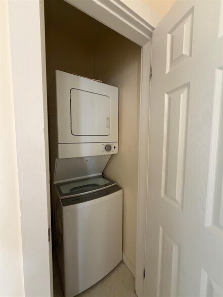 Building Photo - 46 Porter St