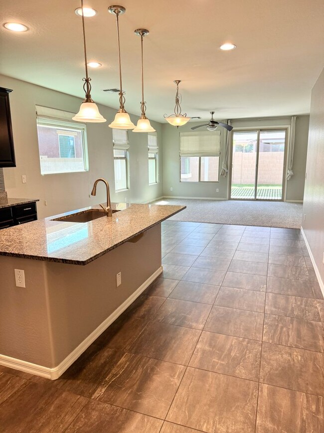 Building Photo - Beautiful 4 Bedroom Single Level Home Loca...