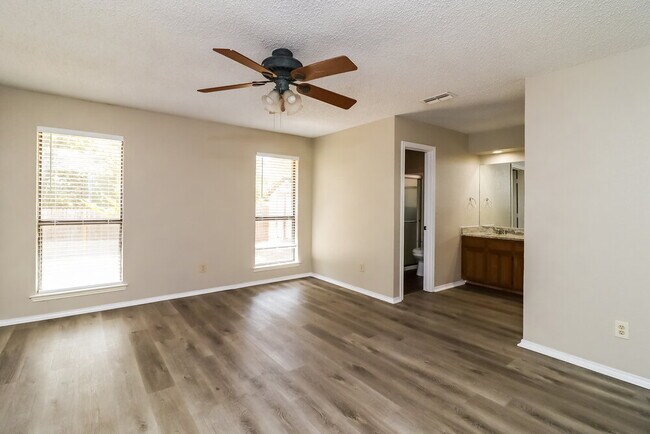 Building Photo - 721 Owens Dr