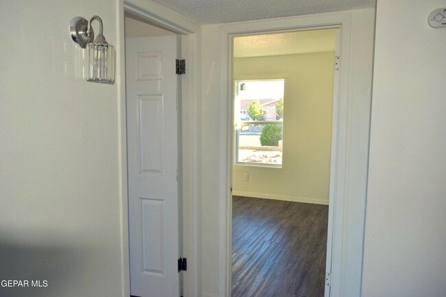 Building Photo - 4613 Sun Valley Dr