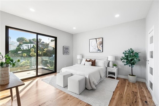 Building Photo - 8566 Hollywood Blvd