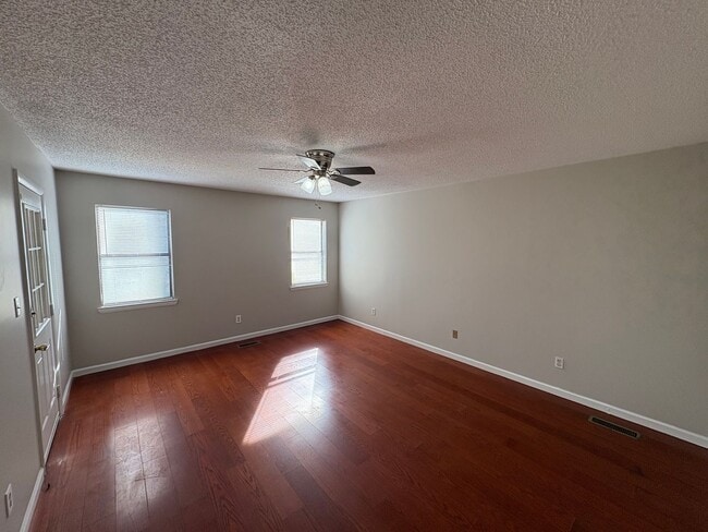 Building Photo - For Rent