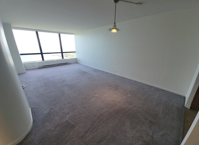 Building Photo - 5415 N Sheridan Rd