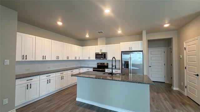 Building Photo - 809 Blossom Ln
