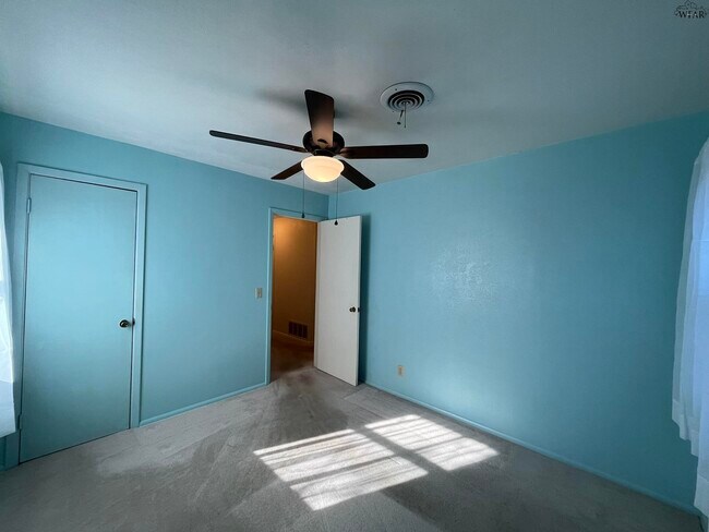 Building Photo - 4723 N Shore Dr