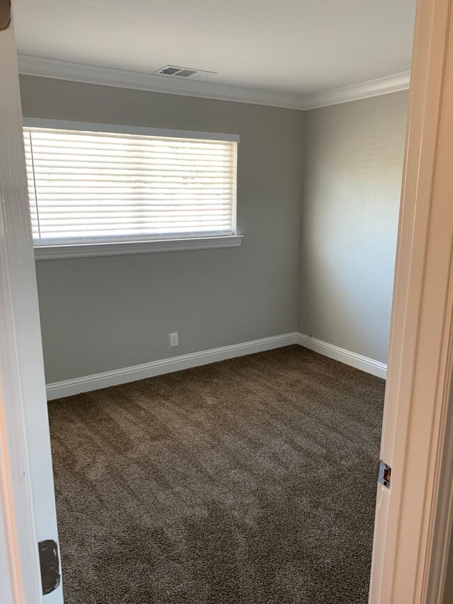 Building Photo - 2418 R St