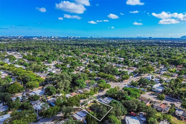 Building Photo - 13590 NW 5th Ave