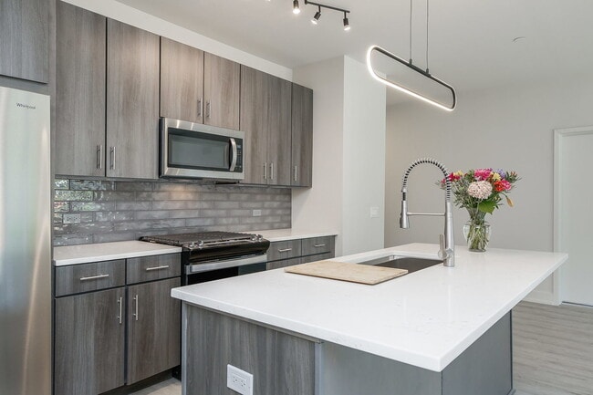 Building Photo - 5117 Fairview Ave