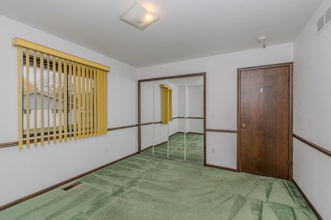 Building Photo - 22745 Wrexford Dr