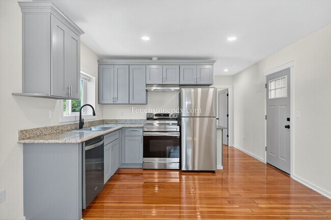 Building Photo - 4938 SE Foster Rd