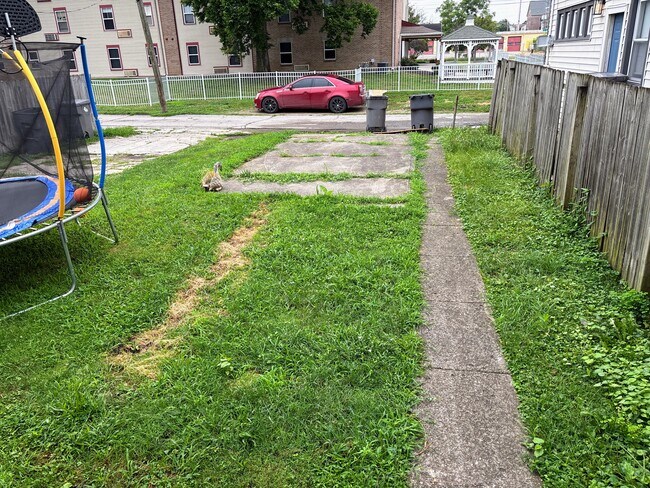 Building Photo - 2307 N Kenwood Ave