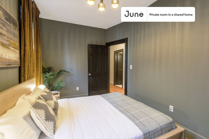 Building Photo - Room in Shared 4 bed/1 bath home in Mission Hill