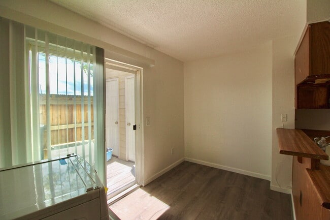 Building Photo - 1811 S Quebec Way