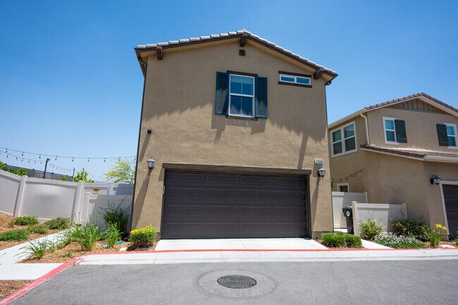 Building Photo - 27638 Sawtooth Ln