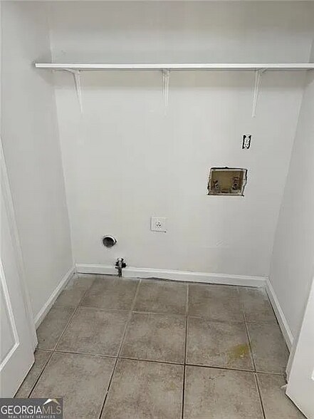 Building Photo - 2080 Charter Ln