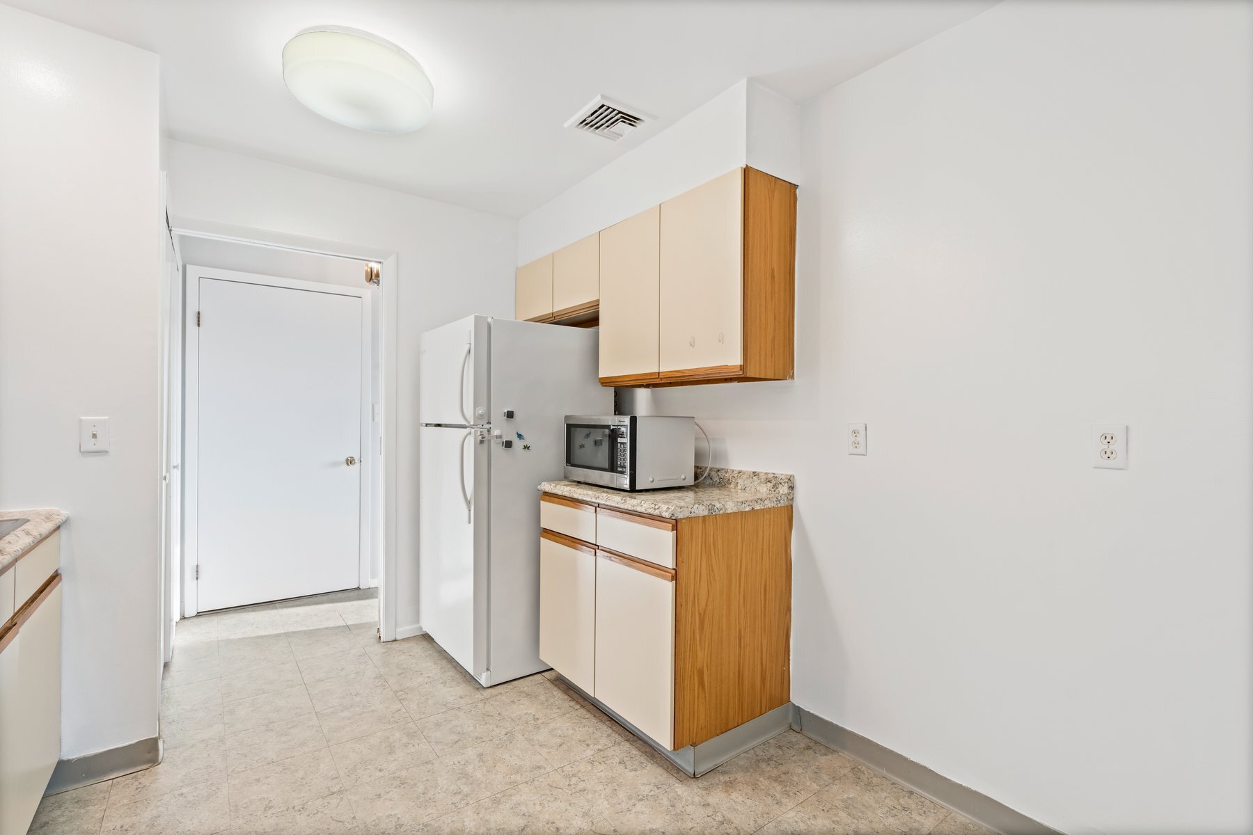 Building Photo - 15 Hillcrest Ave