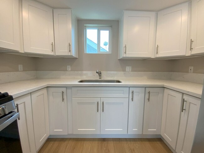 Building Photo - Discover Modern Living in Glendale's Newes...