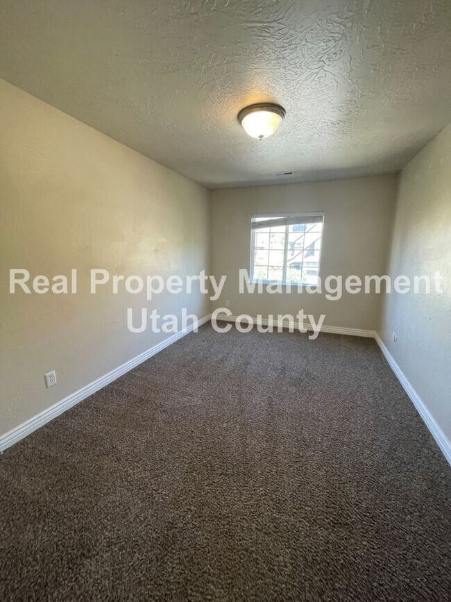 Building Photo - 2861 Fox Hunters Loop