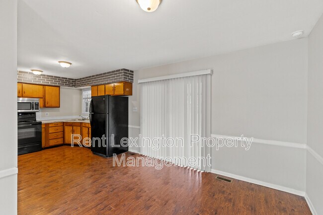 Building Photo - 3560 Lansdowne Dr