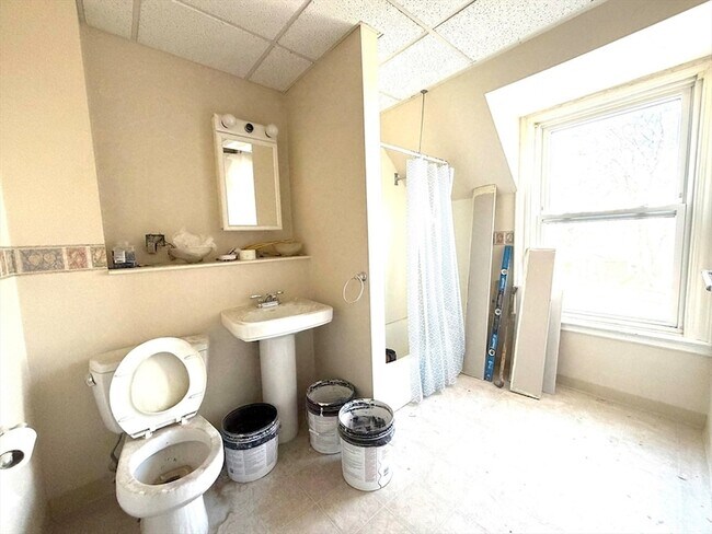 Building Photo - 214 Bradstreet Ave