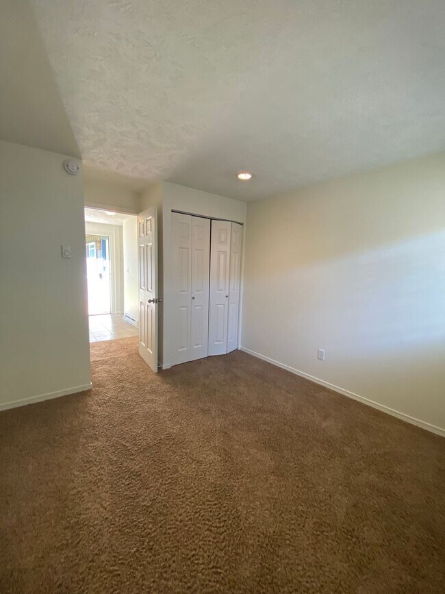 Building Photo - 2909-2911 E. 33rd Ave