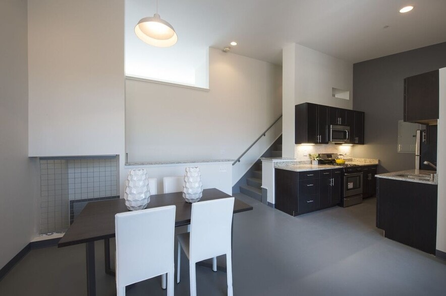 Building Photo - 147A E Berkeley St