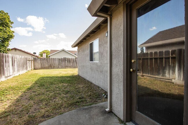 Building Photo - Coming soon! Beautiful 3 Bedroom 2 Bath ho...