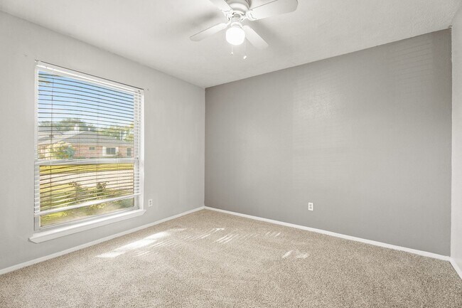 Building Photo - 3877 Pecan Cir