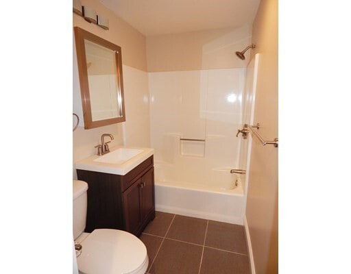 Building Photo - 1 Old Colony Rd