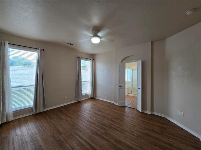 Building Photo - 624 Caravan Dr