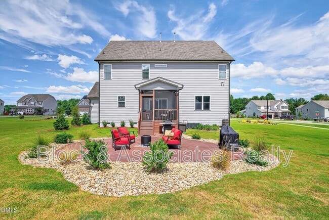 Building Photo - 236 Lily Oak Dr
