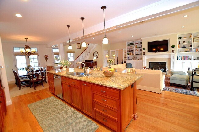 Building Photo - Charming Vacation Home, Furnished 4Bd/3.5Ba Home