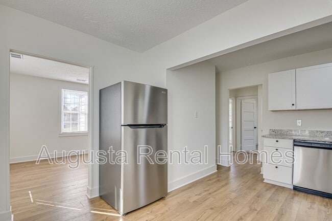 Building Photo - 2019 Roosevelt Dr