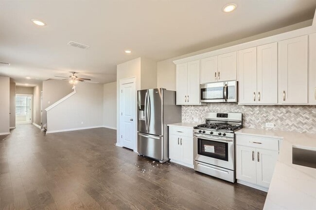 Building Photo - 2412 Lakey Cv