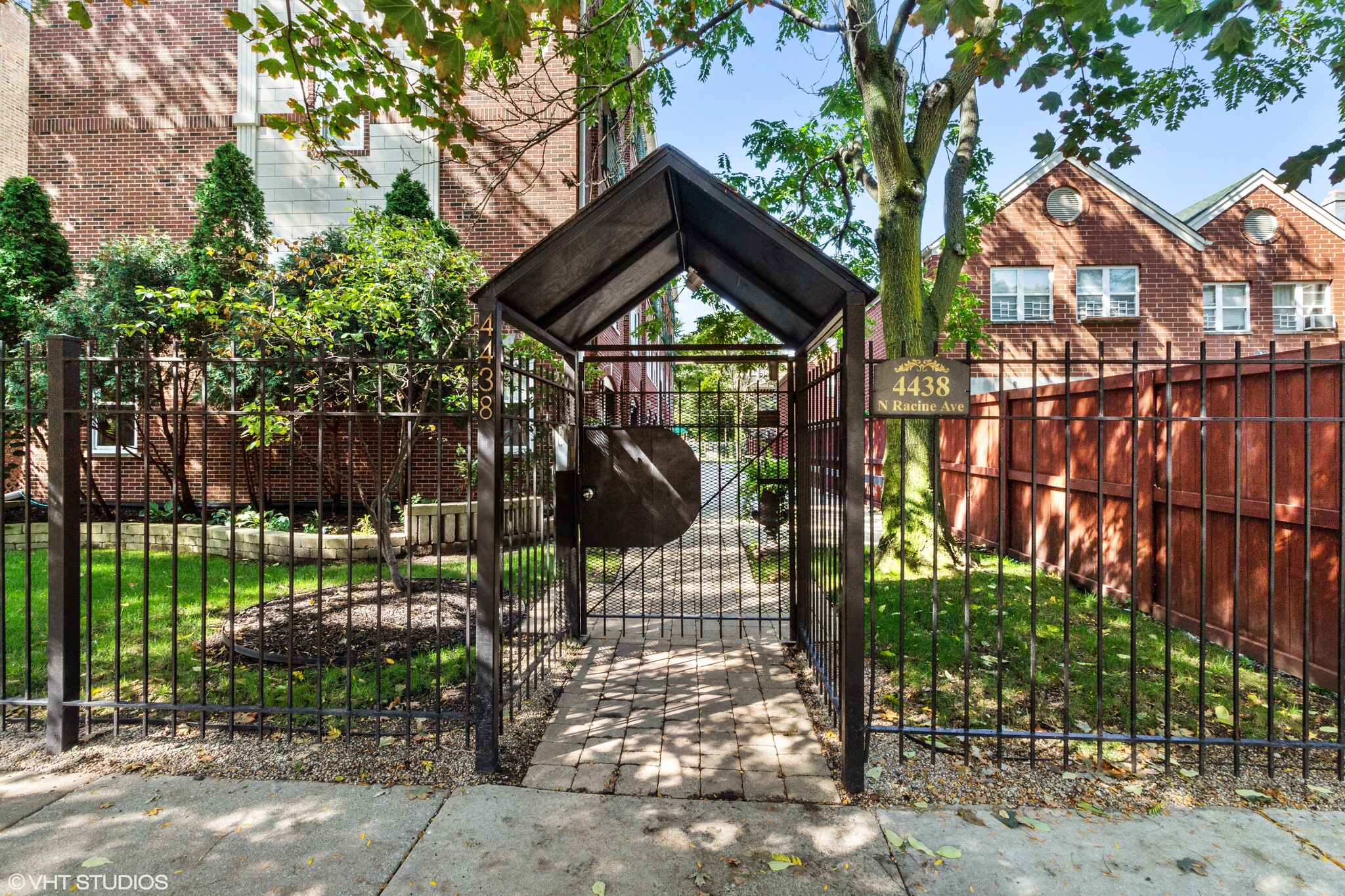 Building Photo - 4438 N Racine Ave