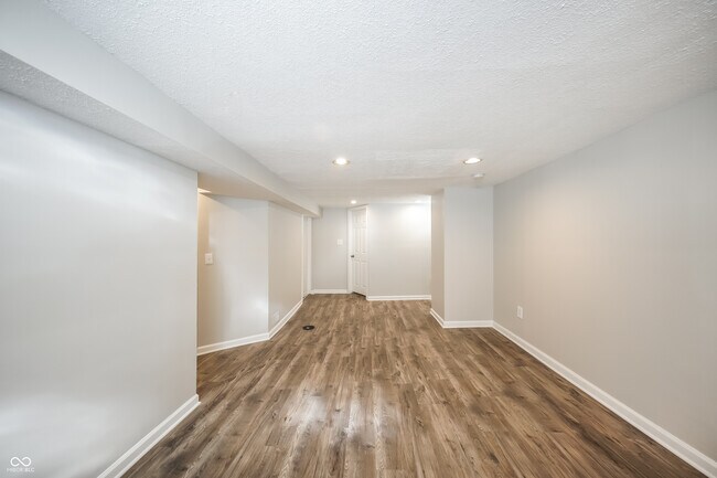 Building Photo - 6667 E 17th St