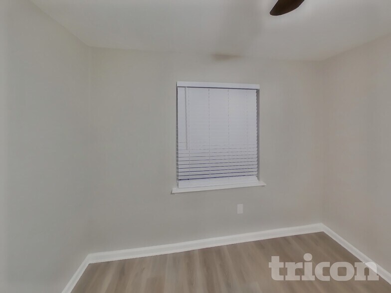 Building Photo - 3221 Edgebrook Dr