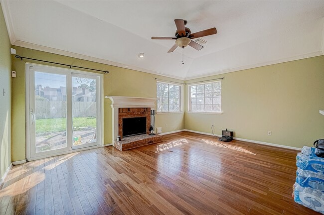 Building Photo - 7030 River Garden Dr