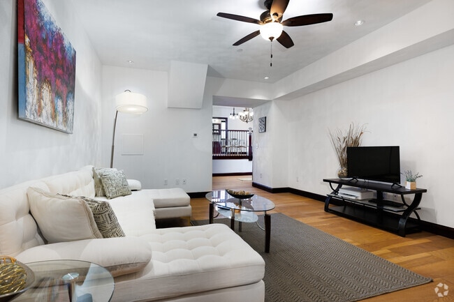 Interior Photo - B on Lindell