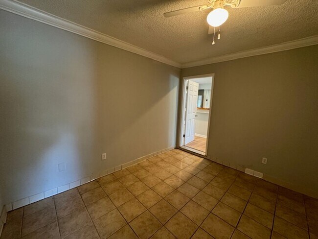 Building Photo - South AVL - 3/2 with Sunroom and Flex Space!